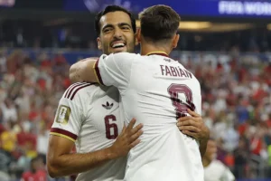 Mikel Merino celebrando el gol ante Portugal