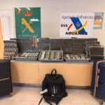 Un pasajero de 71 años, cazado en Ibiza con casi 2.000 cajetillas de tabaco