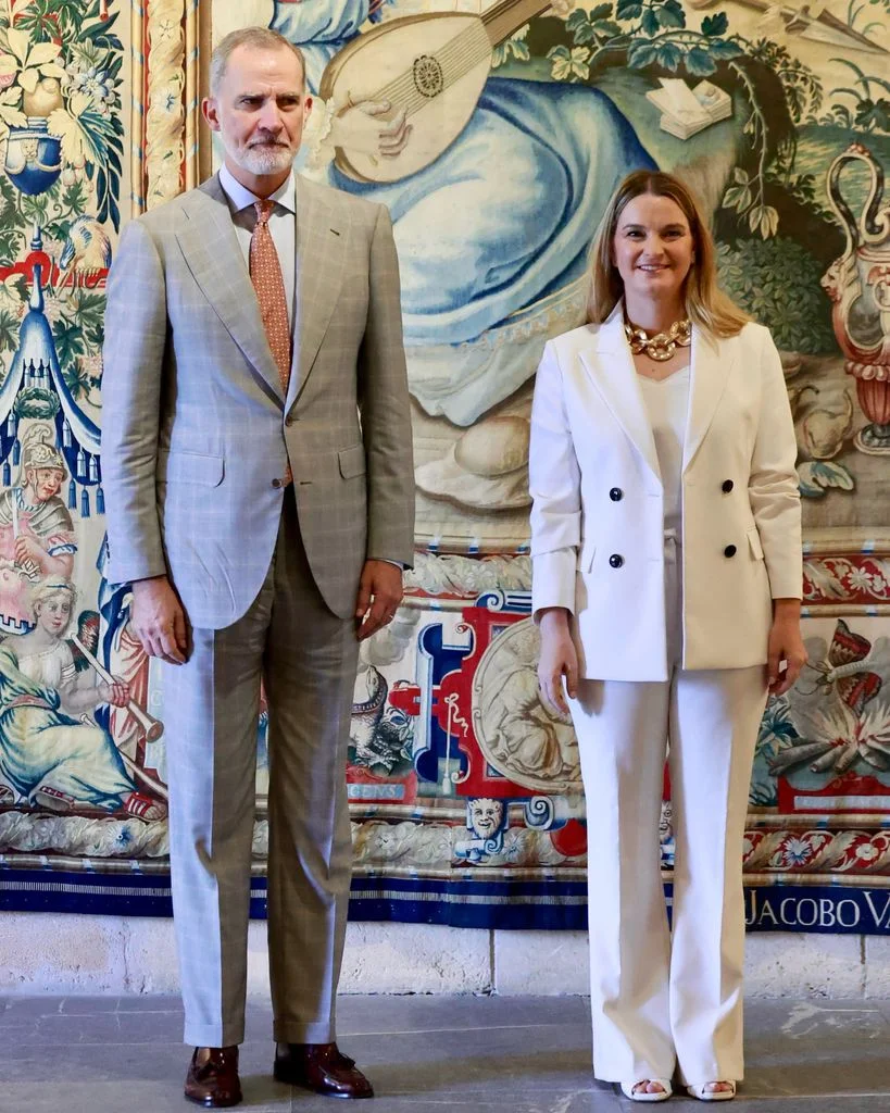 El Rey en el Palacio Real de La Almudaina (Palma) junto a la presidenta de las Illes Balears, Margalida Prohens Rigo