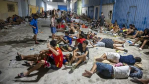 Migrantes que pasaron la frontera entre Ceuta y Marruecos