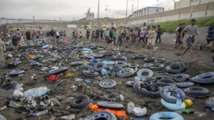 Migrantes que pasaron la frontera entre Ceuta y Marruecos