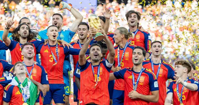 Espa&ntilde;a celebra con la Copa del Mundo 2026