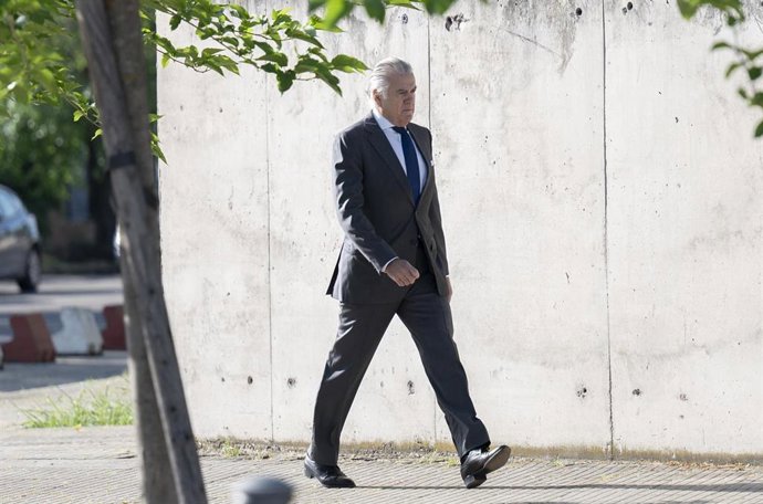 El extesorero del PP, Luis B&aacute;rcenas, a su llegada a la Audiencia Nacional, a 20 de abril de 2026, en San Fernando, Madrid