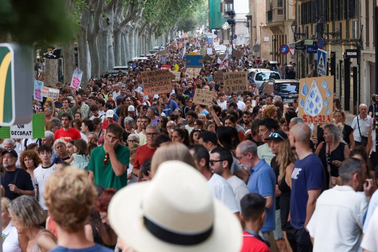 25.000 personas participan en la manifestaci&oacute;n antitur&iacute;stica de Palma.