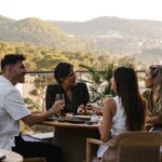 Alba Molina y Juan Medina protagonizan una noche &uacute;nica de m&uacute;sica y gastronom&iacute;a en Cala Llonga