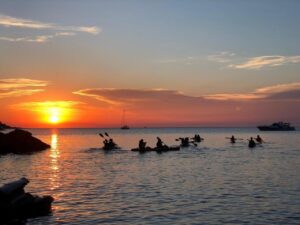 Excursión en kayak al atardecer desde Portinatx