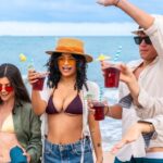Dónde va la gente joven en Ibiza: cinco playas y calas con mucho ambiente