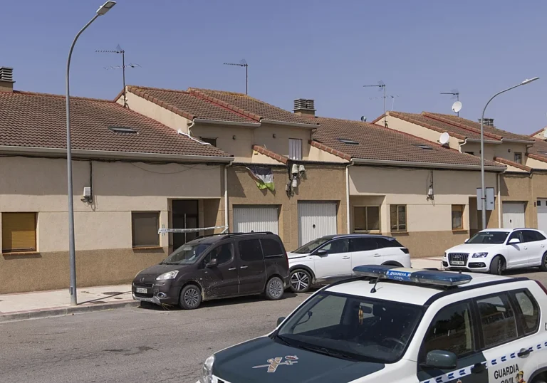 Inmediaciones de la casa en la que vivía el matrimonio acuchillado