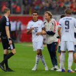 Nuevo susto con Jamal Musiala: vuelve a desplomarse durante un partido del Bayern de M&uacute;nich
