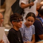Reparten m&aacute;s de 100 gafas homologadas en Ibiza para observar el eclipse solar