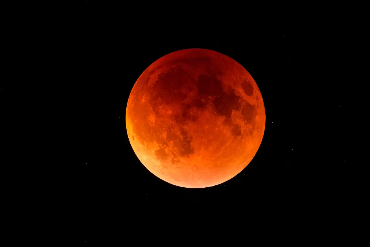 Eclipse lunar total
