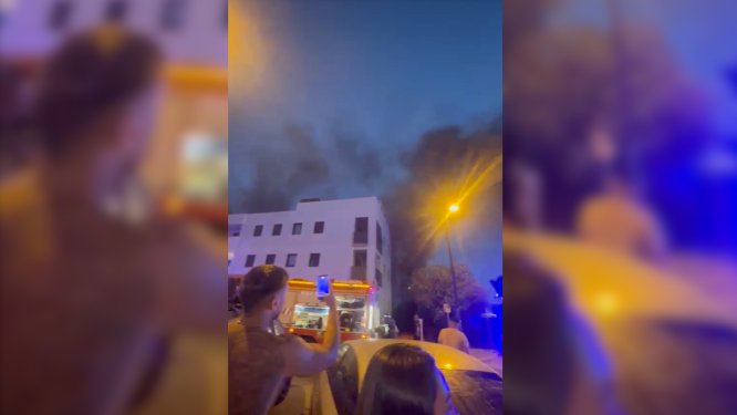 Columna de humo dentro producto del fuego
