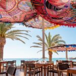 Dónde comer vegetariano frente al mar en Ibiza: cuatro restaurantes para disfrutar junto a la playa