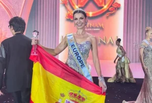 Elisabeth Reyn&eacute;s tras obtener el segundo puesto en el certamen de Miss Mundo 2026