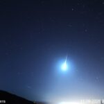 Un superb&oacute;lido ilumina el mar Balear