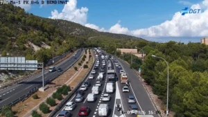 Un grave suceso obliga a cortar la Vía de Cintura y provoca kilómetros de retenciones en Palma