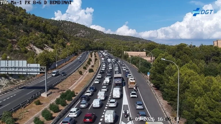 Un grave suceso obliga a cortar la V&iacute;a de Cintura y provoca kil&oacute;metros de retenciones en Palma