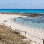 El doble rasero del Consell Insular ante la misma irregularidad en los servicios de playa de Formentera