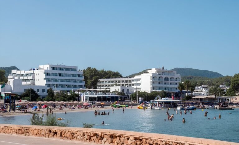Paseo mar&iacute;timo de Sant Antoni
