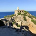 El recorrido para conocer a la Ibiza olvidada: hotel fantasma, faro abandonado y vestigios de hace 2.600 a&ntilde;os