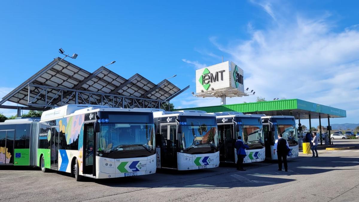 Autobuses de la Empresa Municipal de Transportes (EMT)