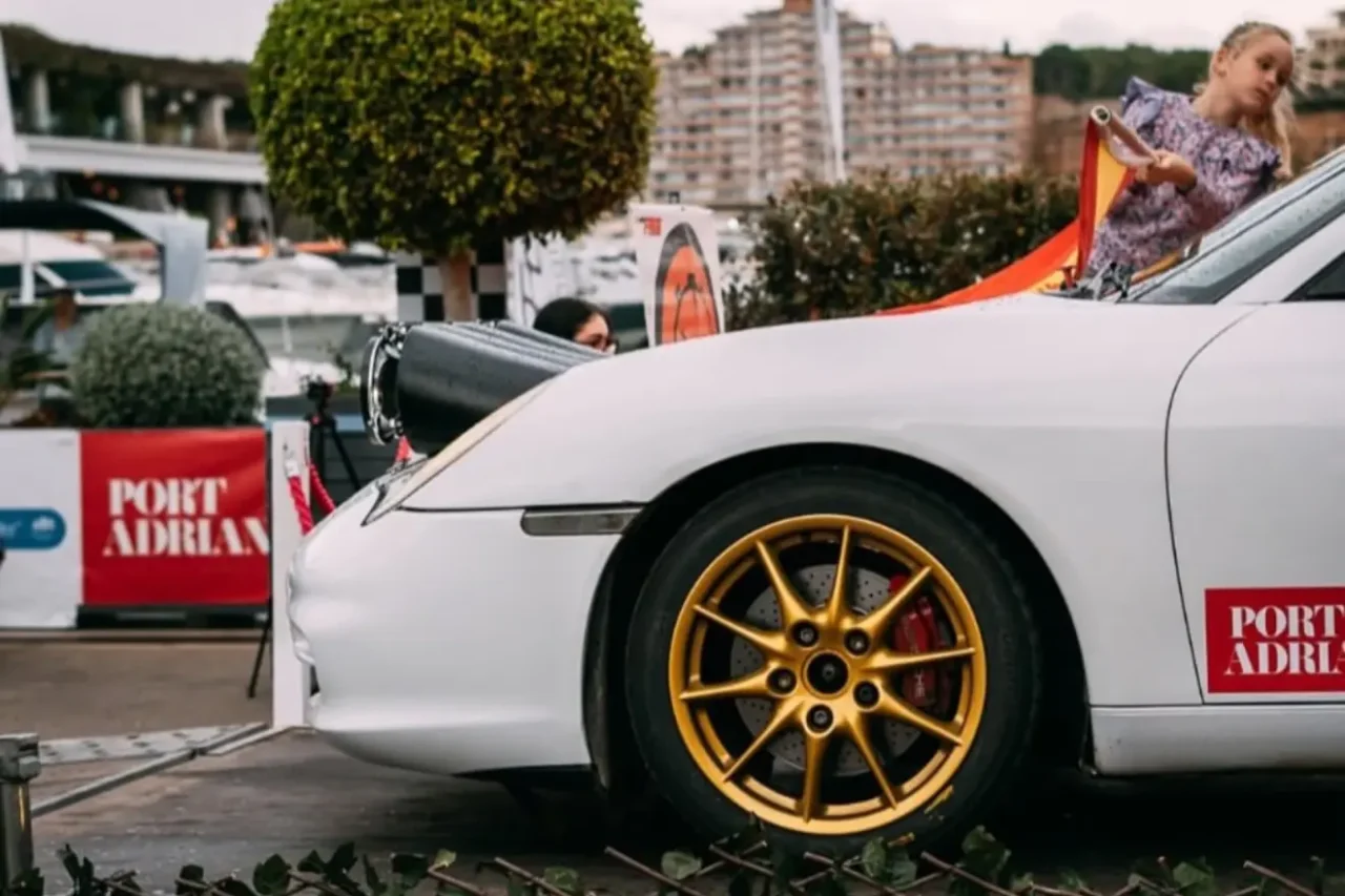 Un coche toma la salida en la prueba del Rally 550 Challenge Mallorca