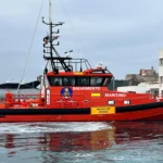 Un espectacular incendio frente a la costa de Ibiza acaba con un barco hundido: dos personas logran salvarse